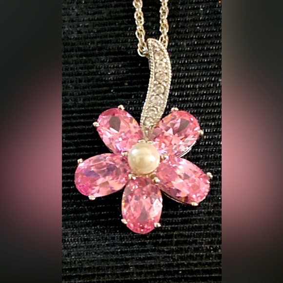 Barbie Pink CZ Crystal Flower necklace with white center pearl - Picture 1 of 5